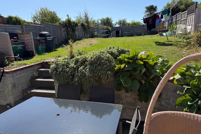 Sunny Hilltop Garden in Brighton